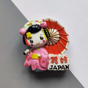Японський сувенірний магніт на холодильник Мила майко з парасолькою